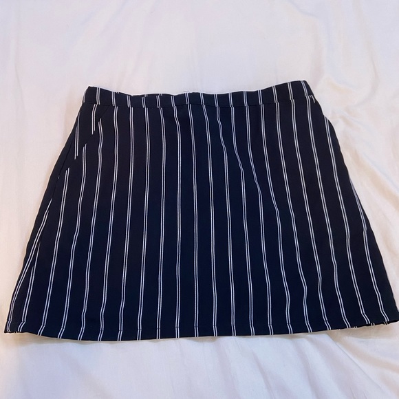 Stripped mini skirt - Picture 2 of 3